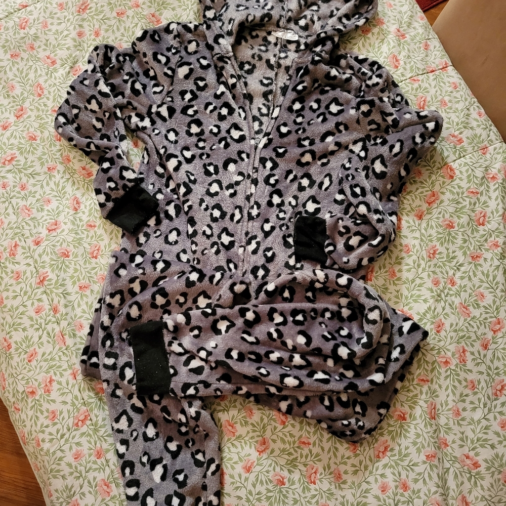 One piece pj. Fits like a medium. Size 10/12 Just Be